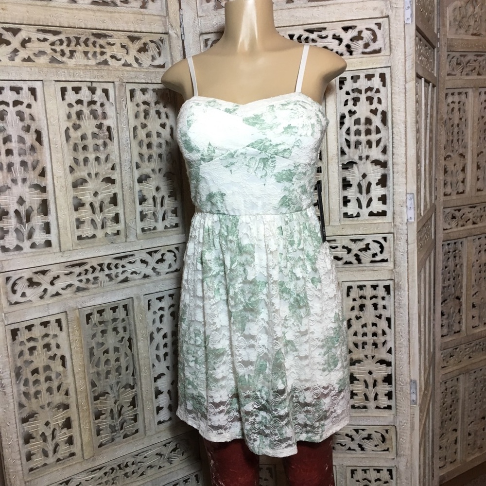 Pretty white and green Summer Dress NWT As U Wish